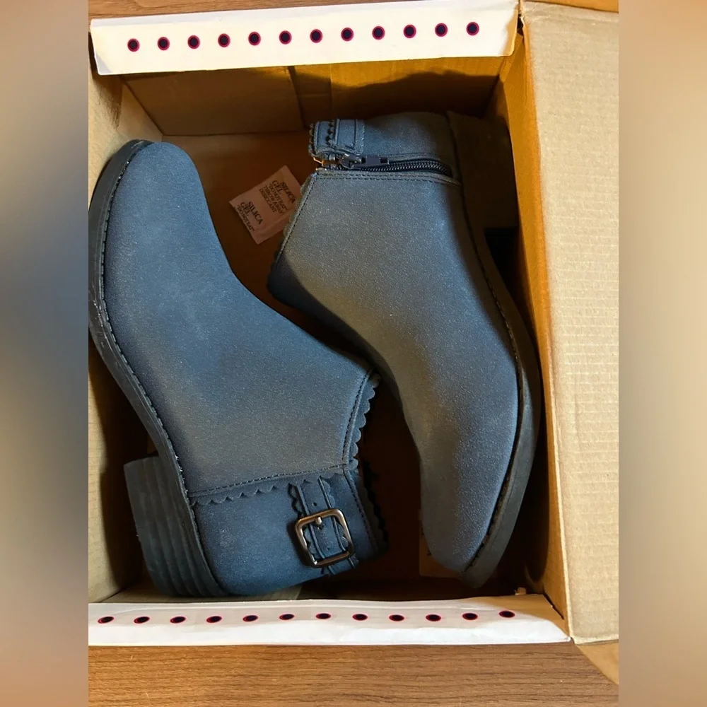 NWT, in box, Crown & Ivy navy booties girl’s sz 3, women’s sz 5